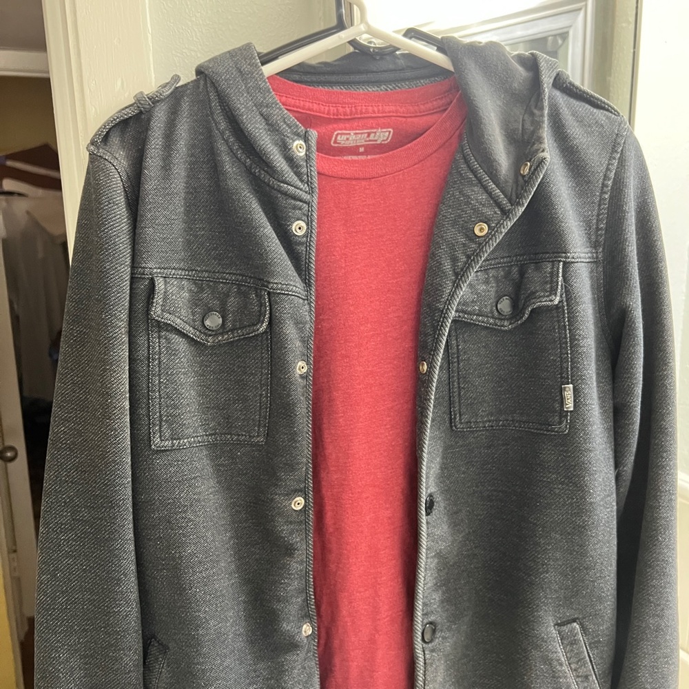 Vans-Hooded button-up jacket with Urban-Up Pipeline Tee-shirt. { 2items }